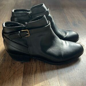 4/$20🥳 American Eagle women’s black booties size 6.5